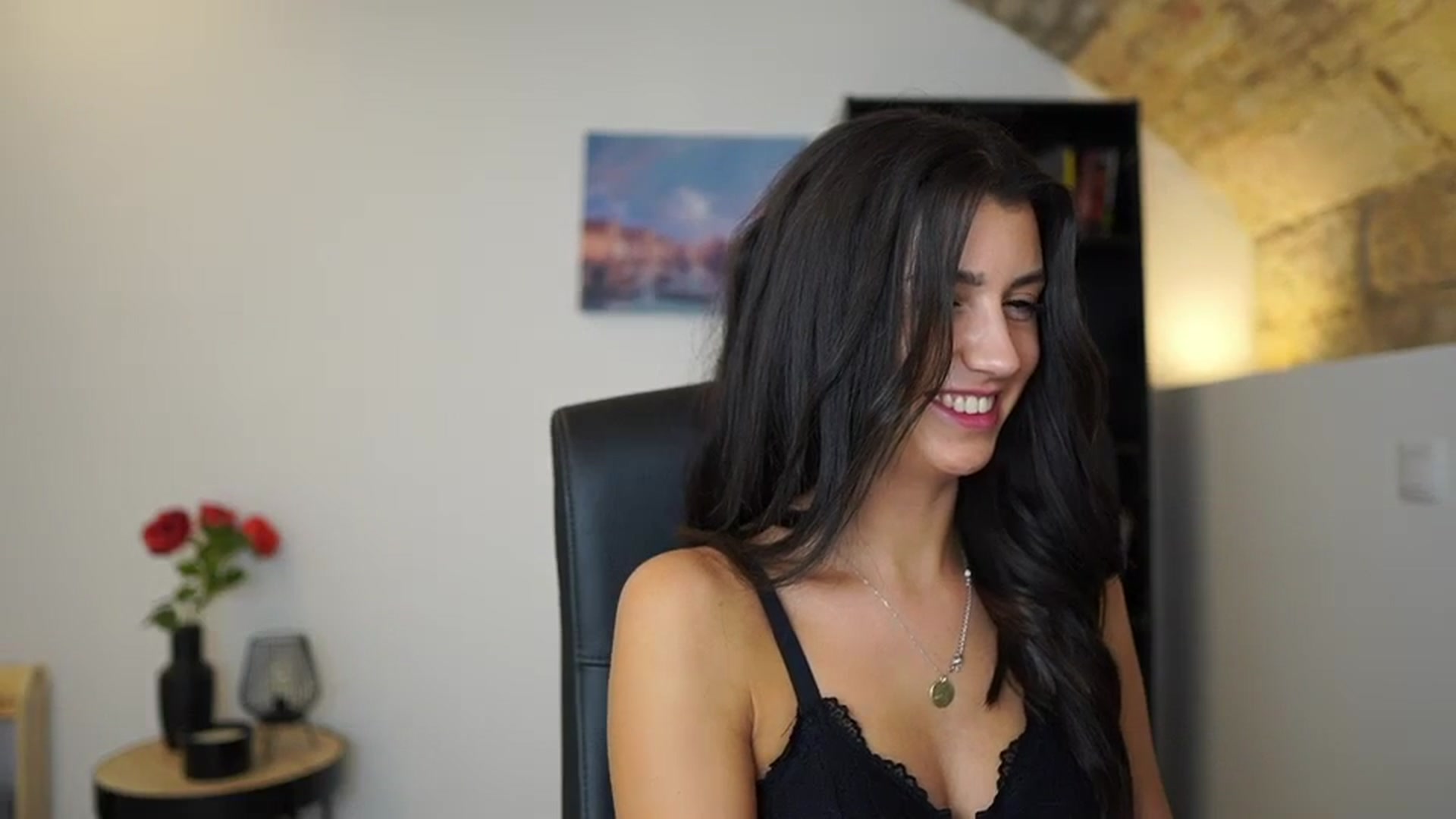 Gallery image thumbnail from Julia_Roca's myfreecams stream on, 12/17/2023, 15:40 image 8 of 20