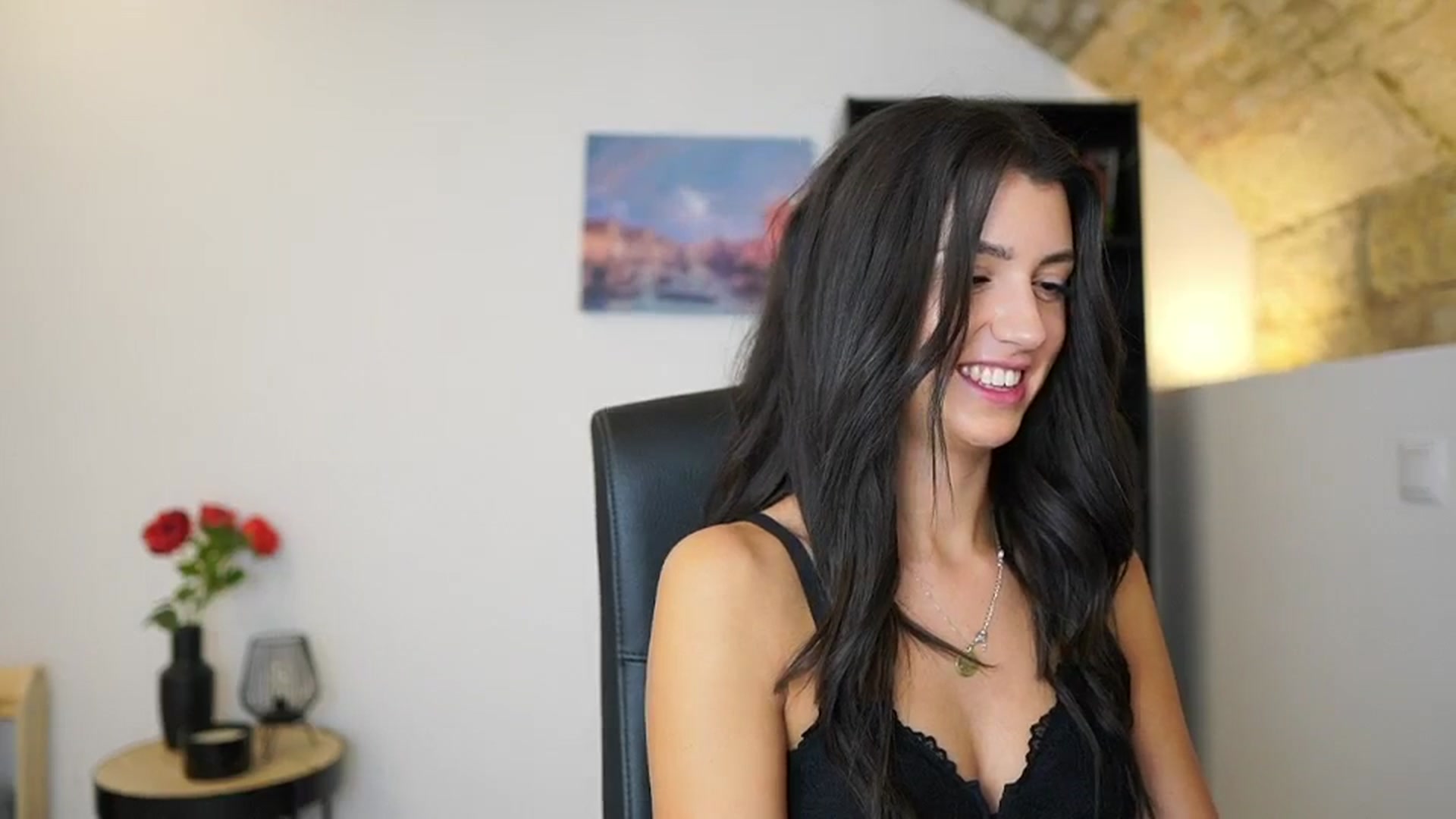 Gallery image thumbnail from Julia_Roca's myfreecams stream on, 12/17/2023, 15:40 image 12 of 20