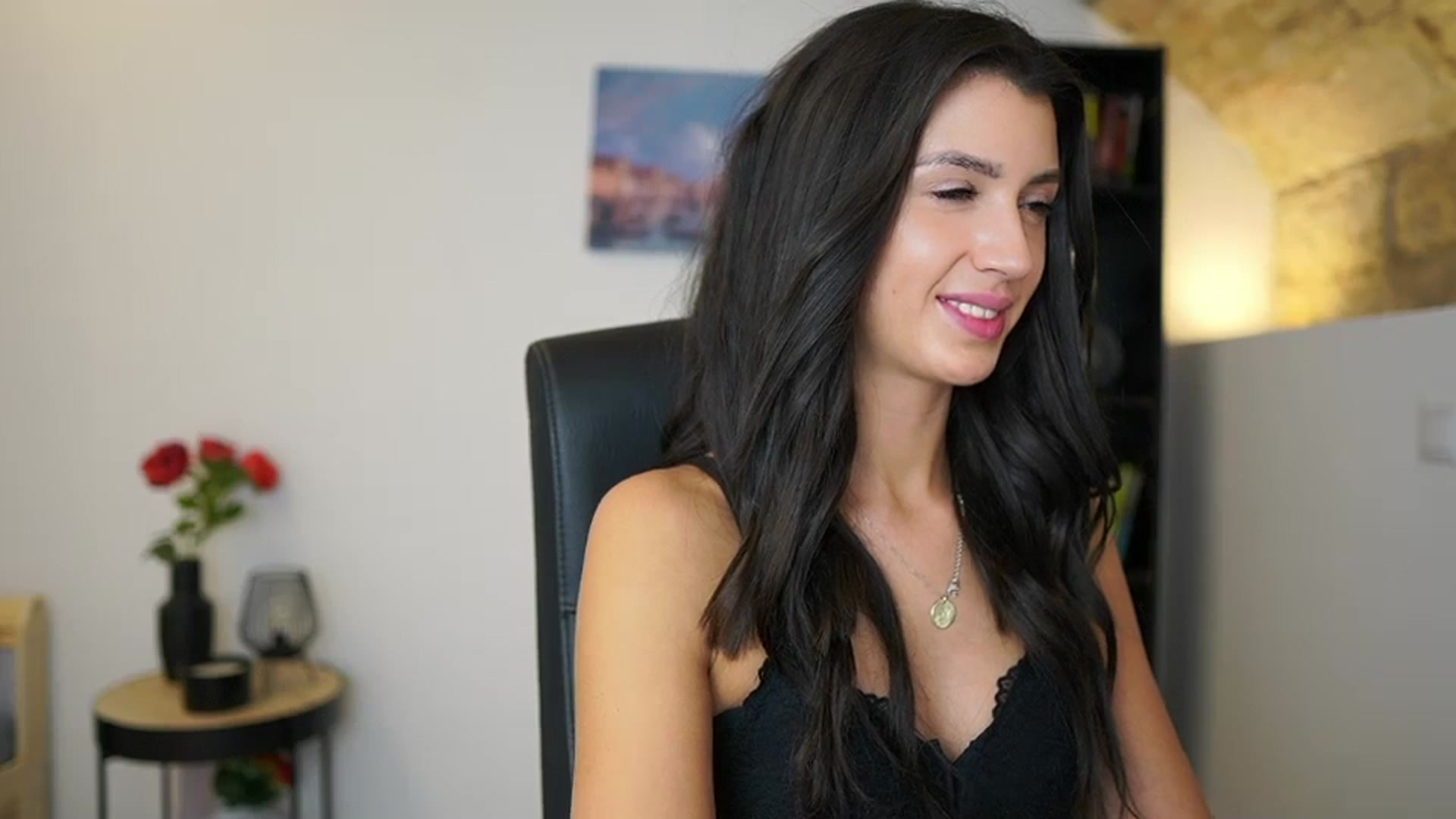 Gallery image thumbnail from Julia_Roca's myfreecams stream on, 12/17/2023, 15:40 image 20 of 20