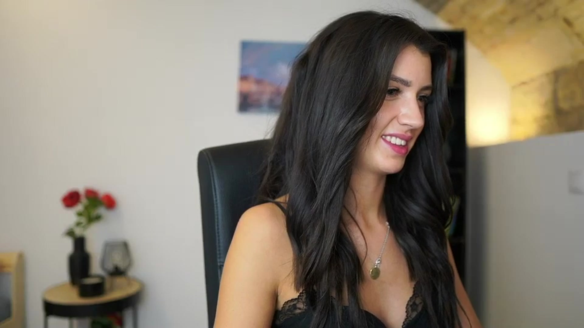 Gallery image thumbnail from Julia_Roca's myfreecams stream on, 12/17/2023, 17:47 image 2 of 20
