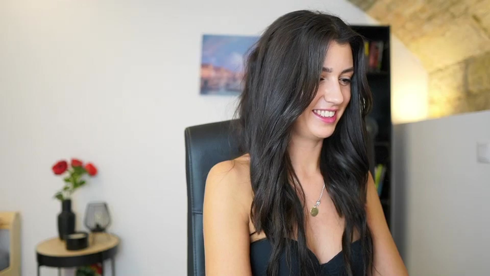 Gallery image thumbnail from Julia_Roca's myfreecams stream on, 12/17/2023, 17:47 image 9 of 20