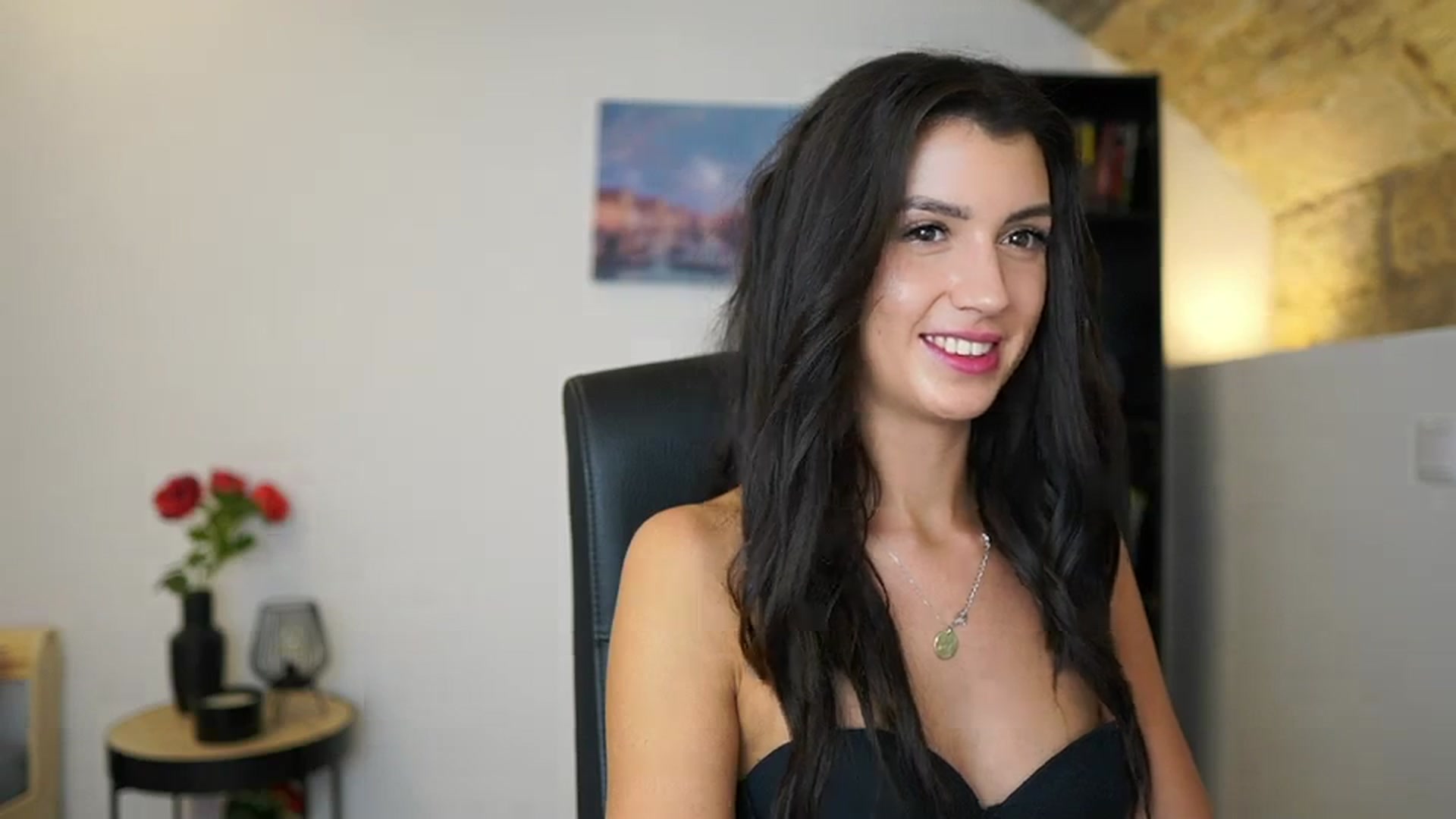 Gallery image thumbnail from Julia_Roca's myfreecams stream on, 12/17/2023, 17:47 image 17 of 20