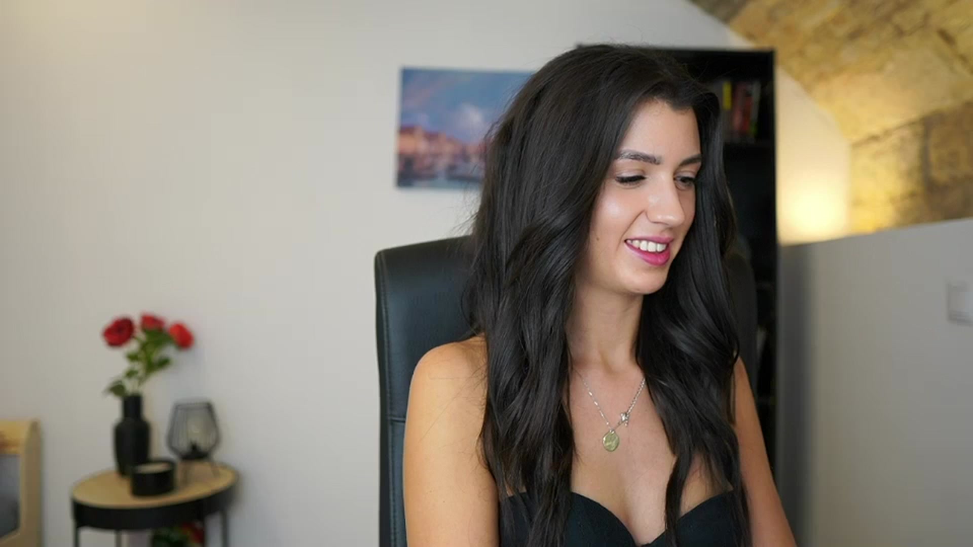 Gallery image thumbnail from Julia_Roca's myfreecams stream on, 12/17/2023, 17:47 image 10 of 20