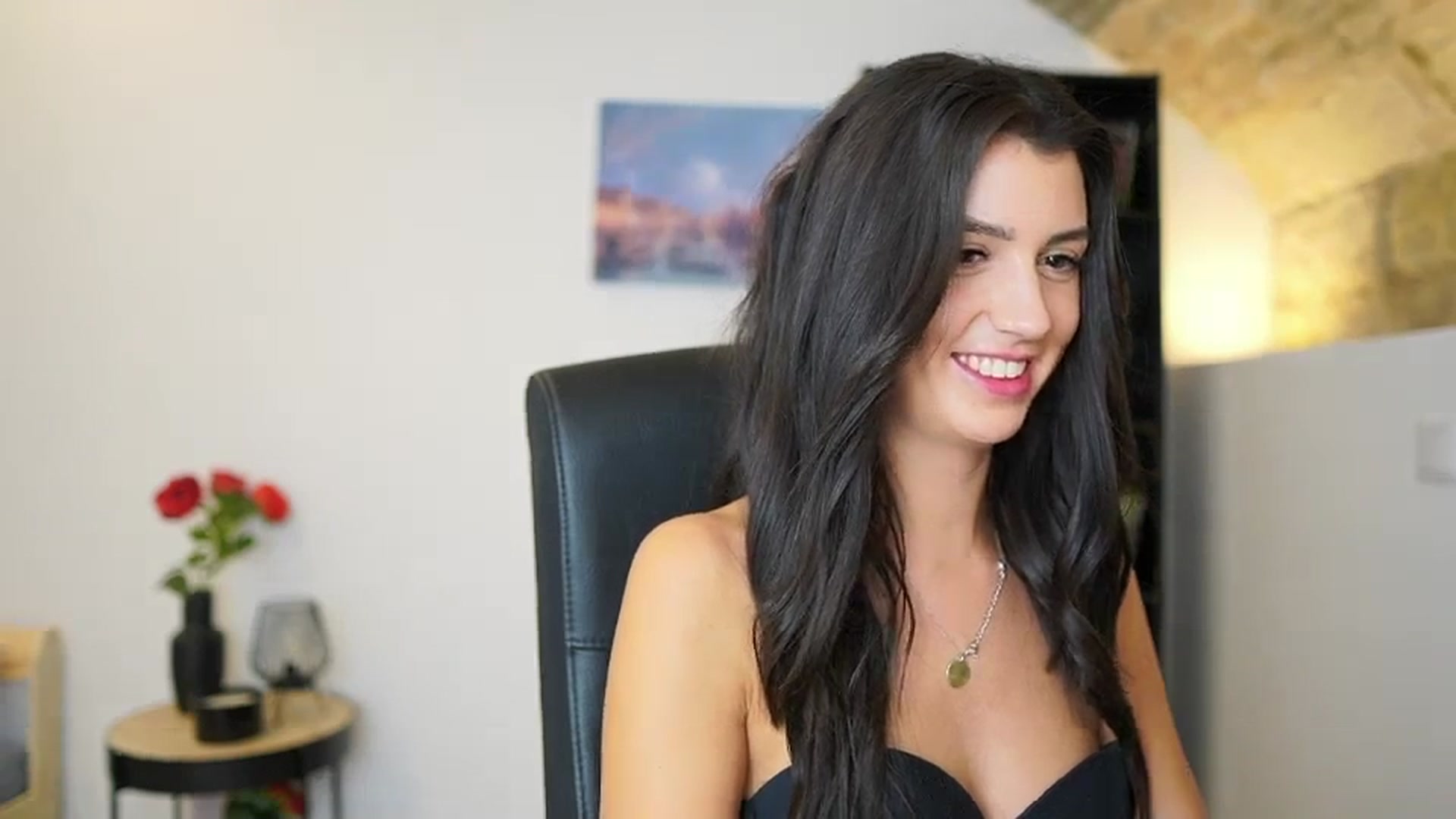 Gallery image thumbnail from Julia_Roca's myfreecams stream on, 12/17/2023, 17:47 image 19 of 20