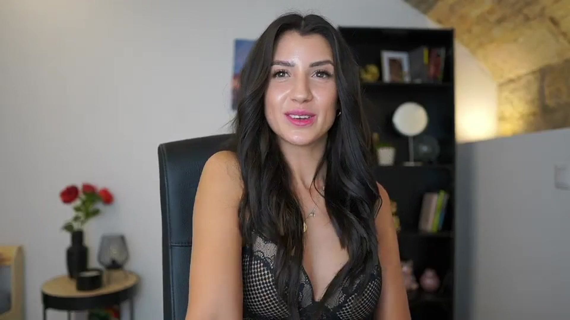 Gallery image thumbnail from Julia_Roca's myfreecams stream on, 12/17/2023, 19:04 image 19 of 20
