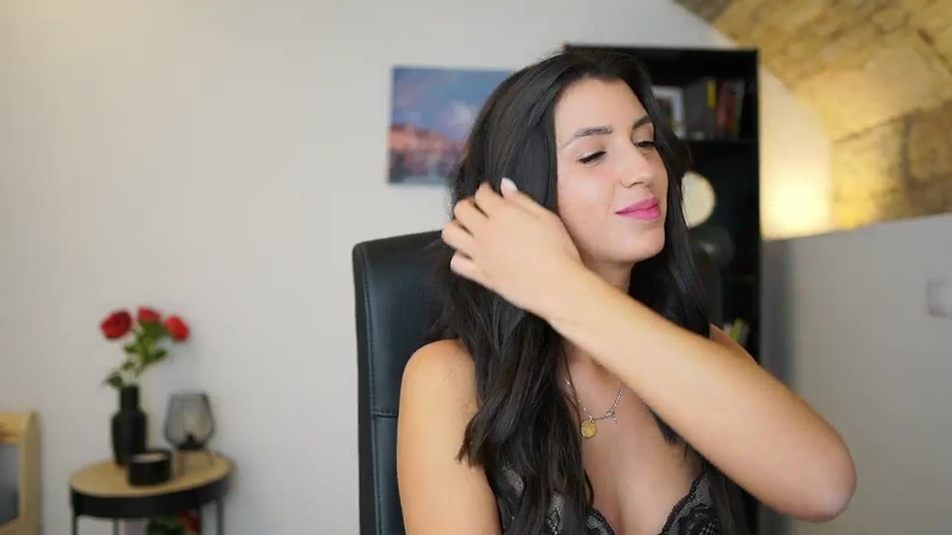 Gallery image thumbnail from Julia_Roca's myfreecams stream on, 12/17/2023, 19:04 image 17 of 20