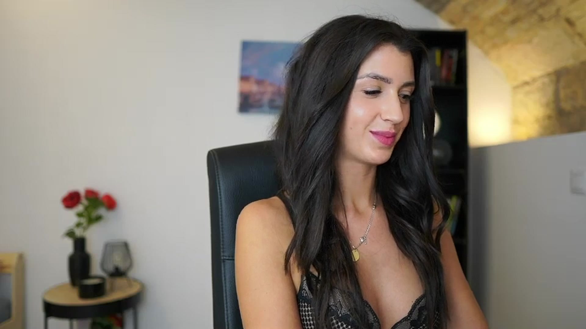 Gallery image thumbnail from Julia_Roca's myfreecams stream on, 12/17/2023, 19:04 image 15 of 20