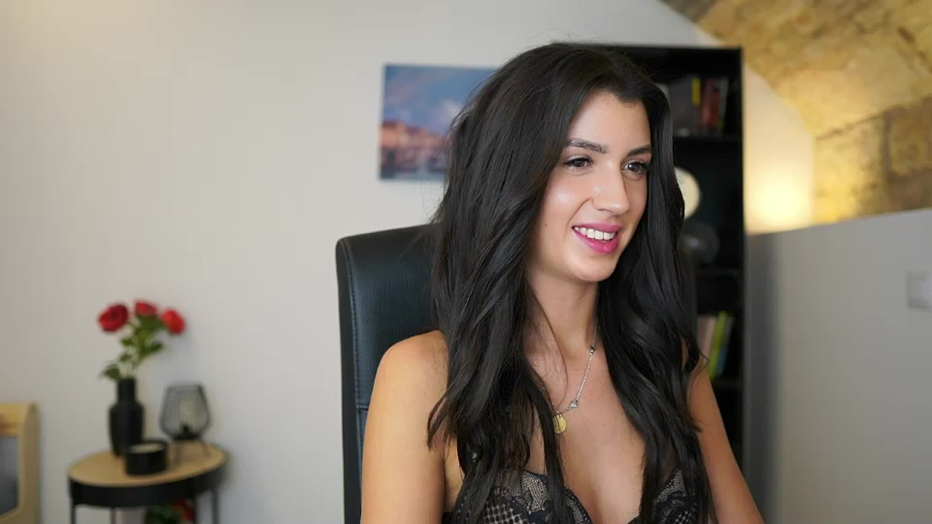 Gallery image thumbnail from Julia_Roca's myfreecams stream on, 12/17/2023, 19:04 image 16 of 20