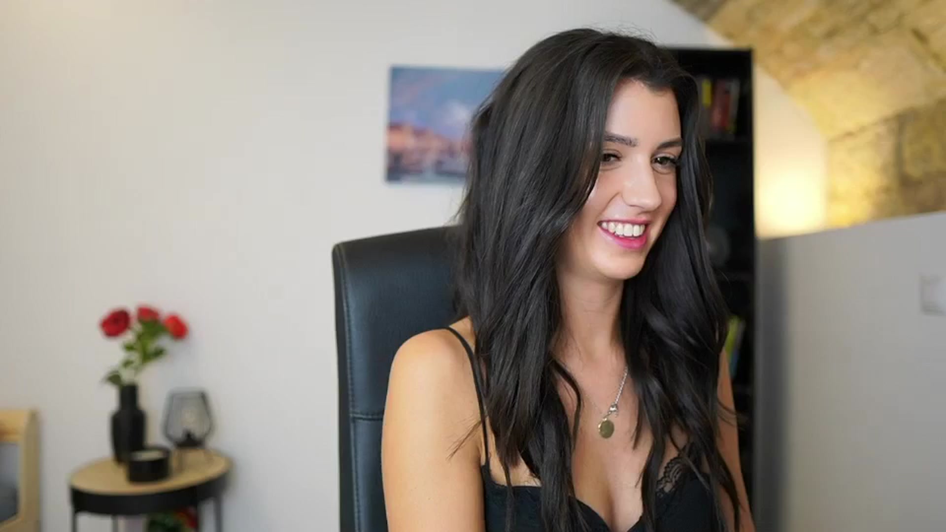 Gallery image thumbnail from Julia_Roca's myfreecams stream on, 12/17/2023, 19:04 image 1 of 20