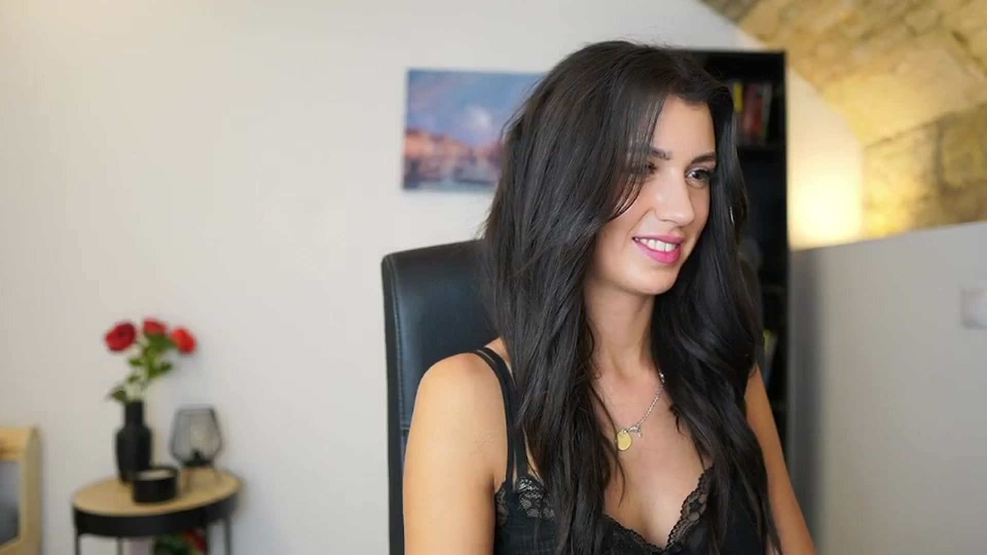 Gallery image thumbnail from Julia_Roca's myfreecams stream on, 12/17/2023, 19:04 image 10 of 20