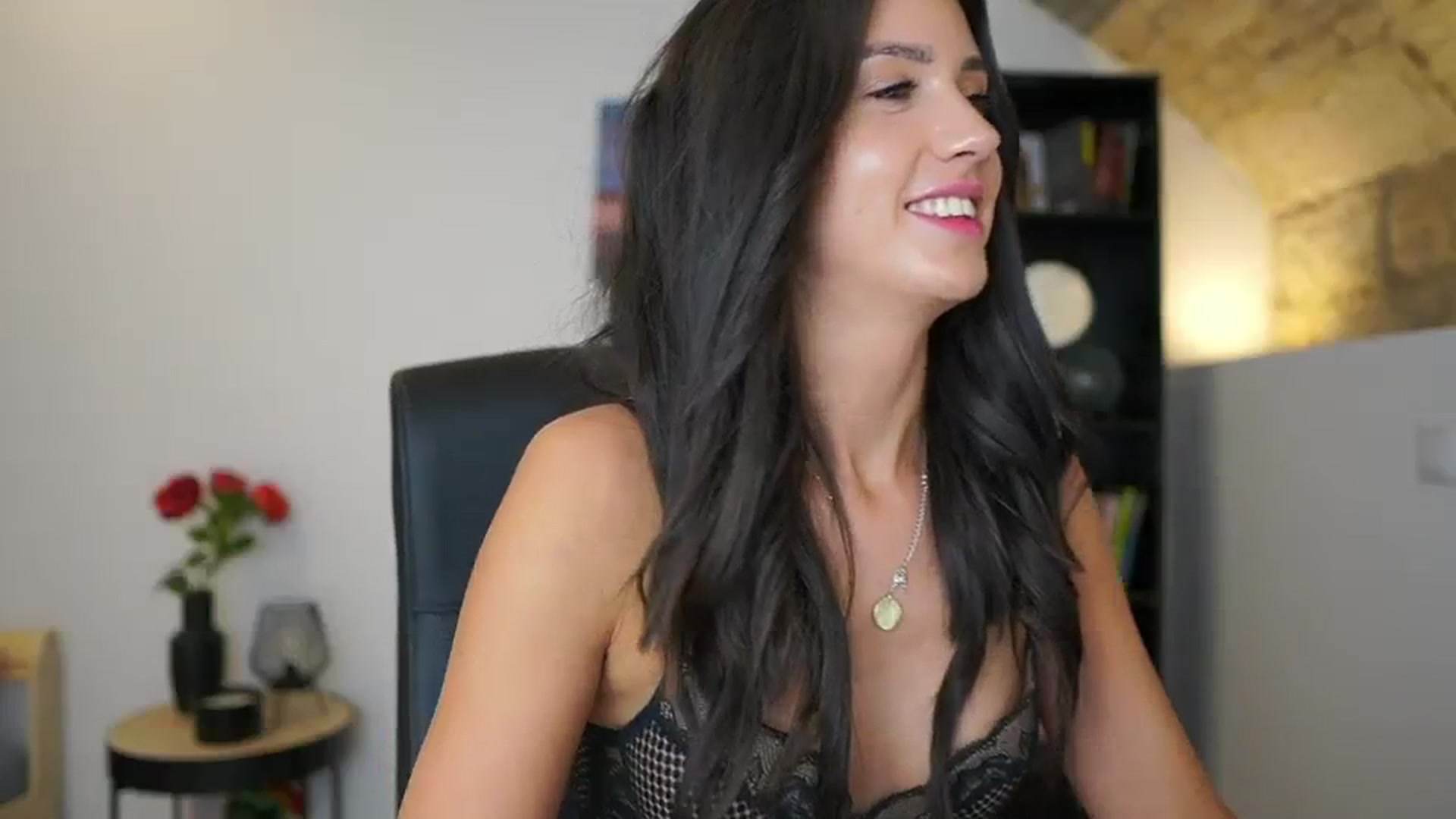 Gallery image thumbnail from Julia_Roca's myfreecams stream on, 12/17/2023, 19:04 image 18 of 20