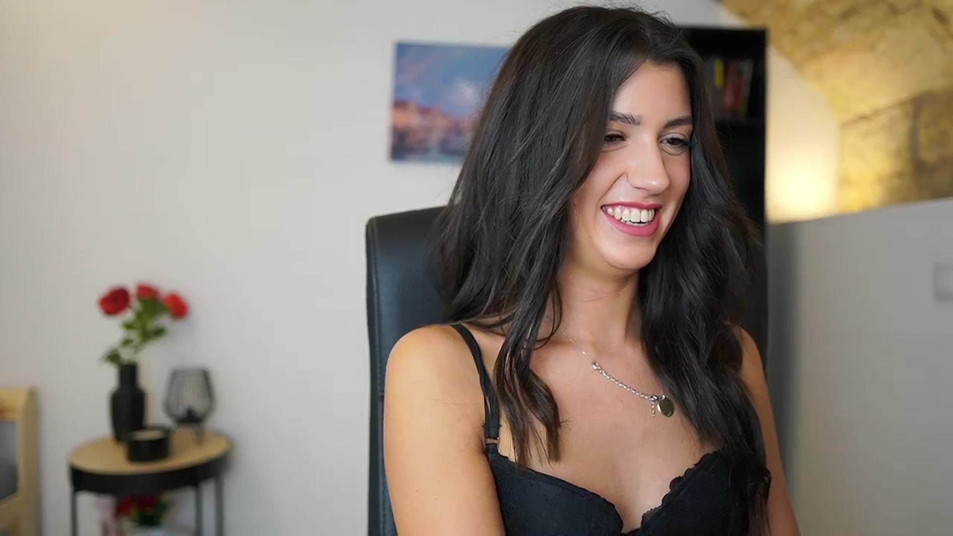 Gallery image thumbnail from Julia_Roca's myfreecams stream on, 12/18/2023, 21:23 image 5 of 20