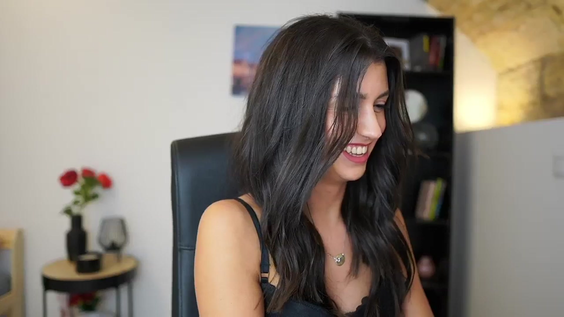 Gallery image thumbnail from Julia_Roca's myfreecams stream on, 12/18/2023, 21:23 image 13 of 20