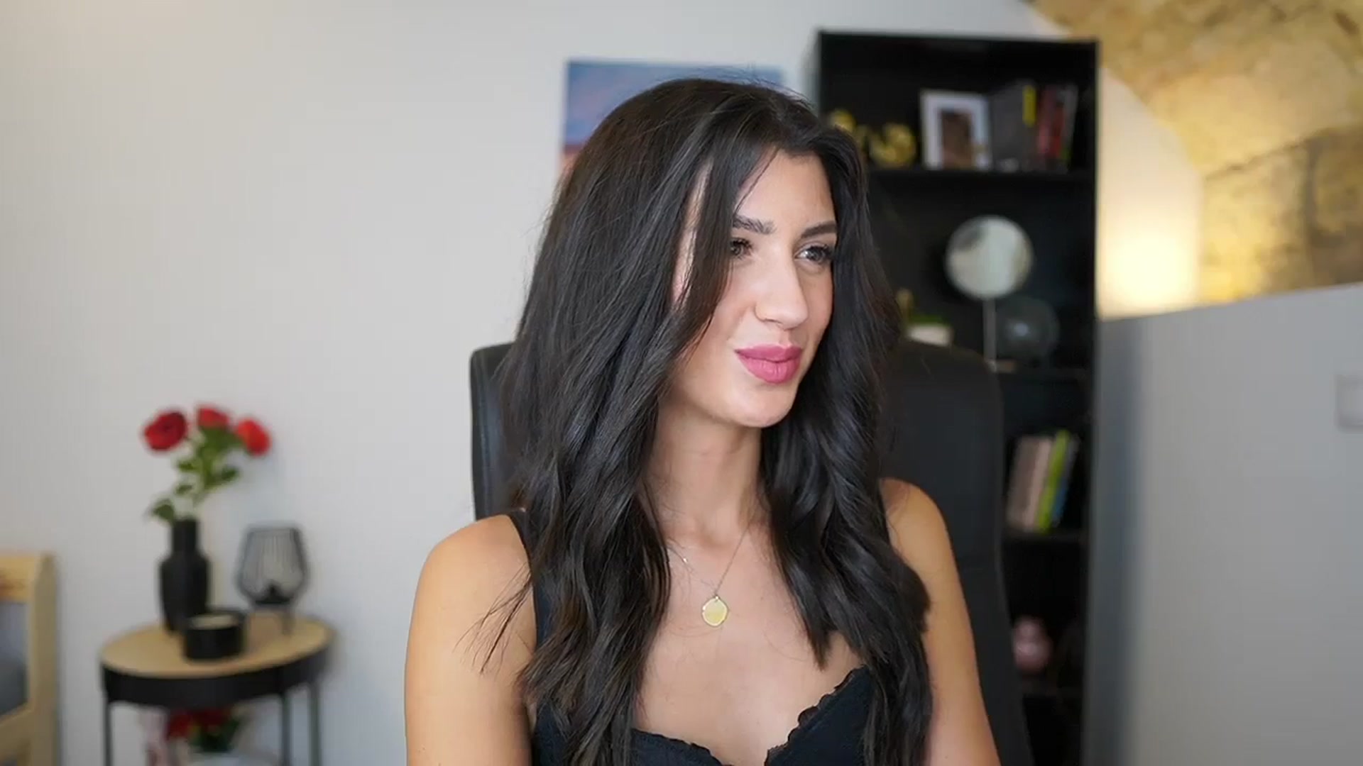 Gallery image thumbnail from Julia_Roca's myfreecams stream on, 12/18/2023, 22:40 image 3 of 20