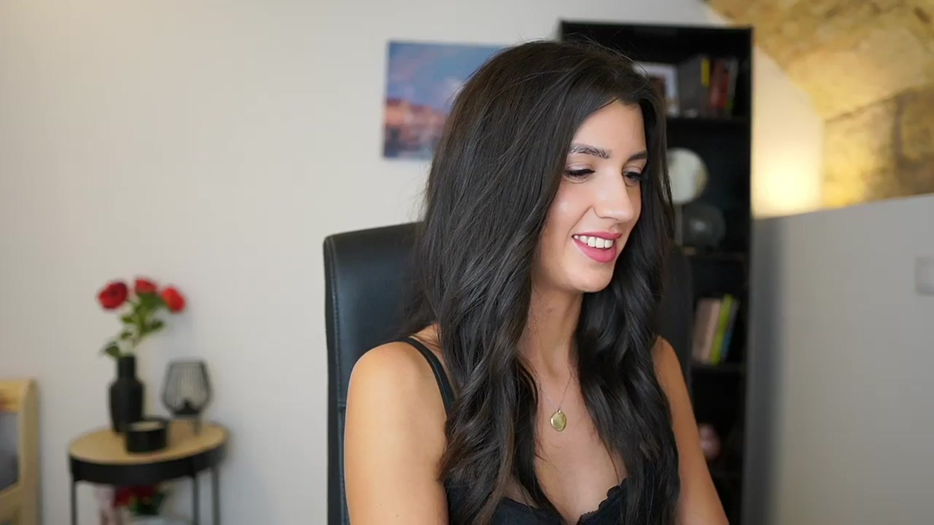 Gallery image thumbnail from Julia_Roca's myfreecams stream on, 12/18/2023, 22:40 image 6 of 20
