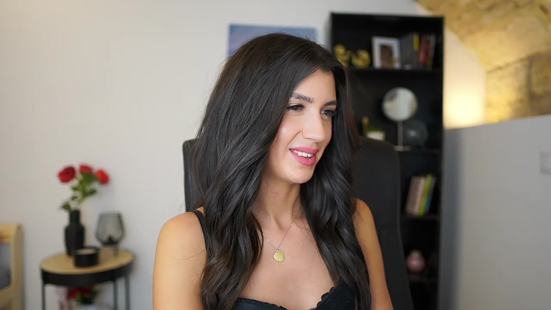 Gallery image thumbnail from Julia_Roca's myfreecams stream on, 12/18/2023, 22:40 image 10 of 20