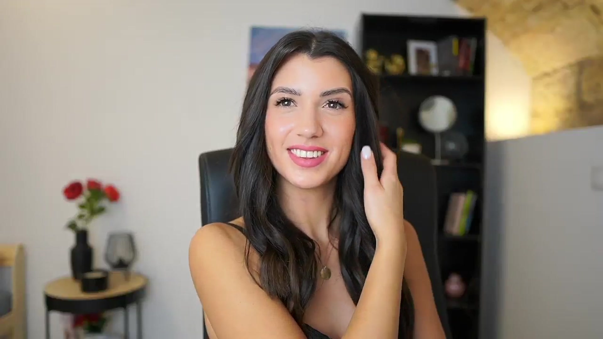 Gallery image thumbnail from Julia_Roca's myfreecams stream on, 12/18/2023, 22:40 image 9 of 20