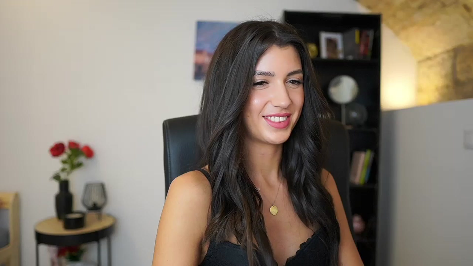Gallery image thumbnail from Julia_Roca's myfreecams stream on, 12/18/2023, 22:40 image 7 of 20