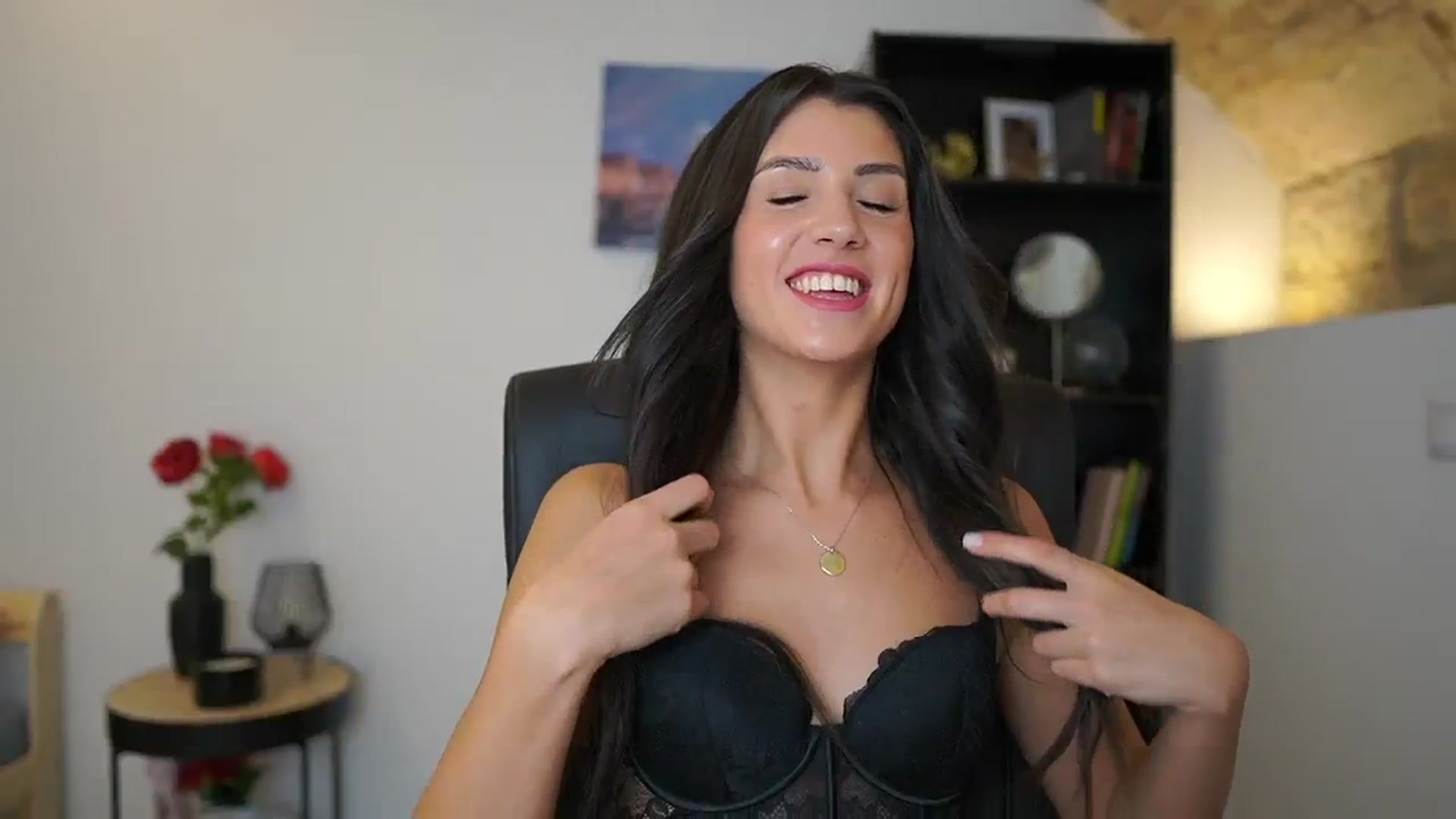 Gallery image thumbnail from Julia_Roca's myfreecams stream on, 12/18/2023, 22:40 image 15 of 20