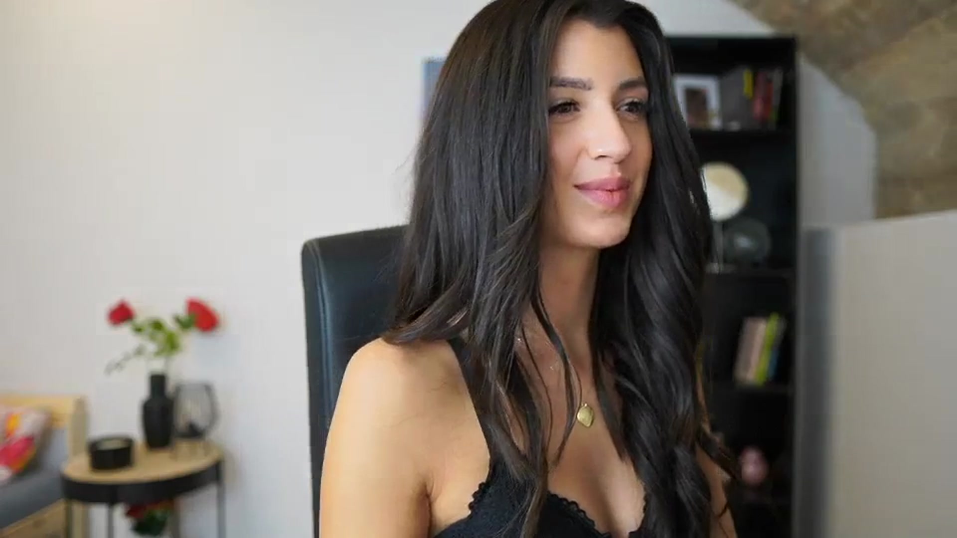 Gallery image thumbnail from Julia_Roca's myfreecams stream on, 12/19/2023, 15:37 image 18 of 20