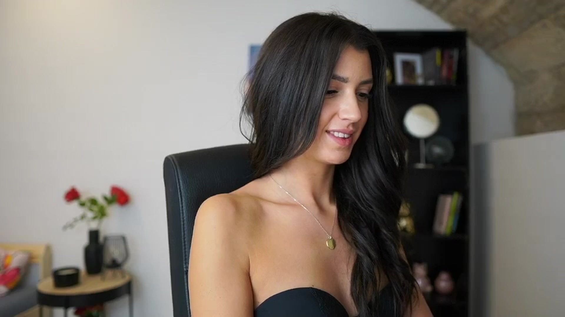 Gallery image thumbnail from Julia_Roca's myfreecams stream on, 12/19/2023, 16:56 image 10 of 20