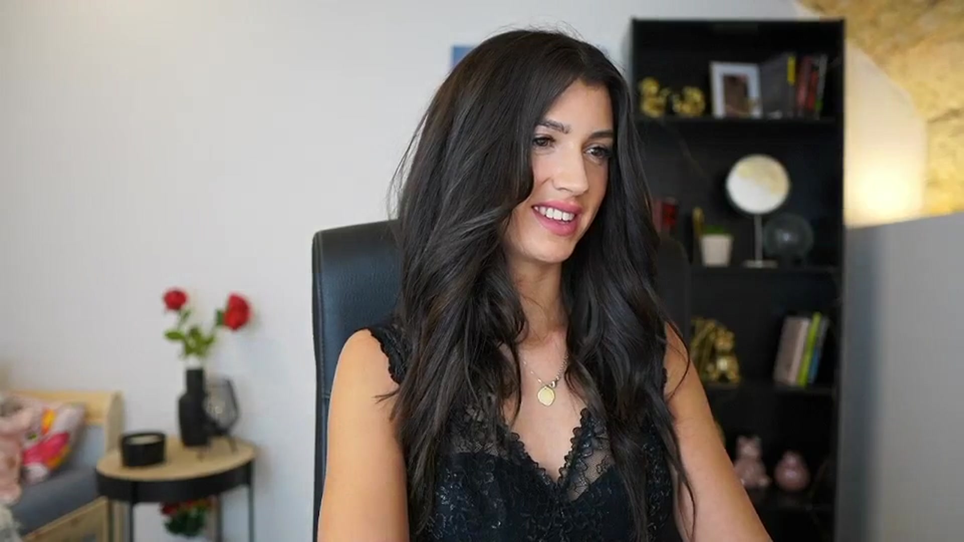 Gallery image thumbnail from Julia_Roca's myfreecams stream on, 12/20/2023, 20:11 image 18 of 20