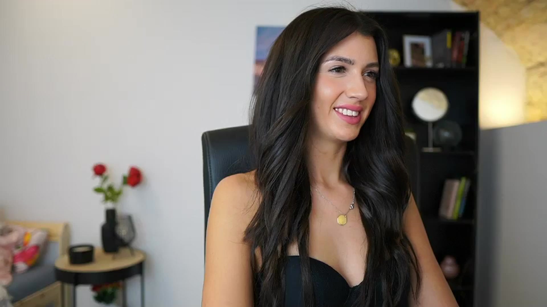 Gallery image thumbnail from Julia_Roca's myfreecams stream on, 12/20/2023, 20:11 image 8 of 20