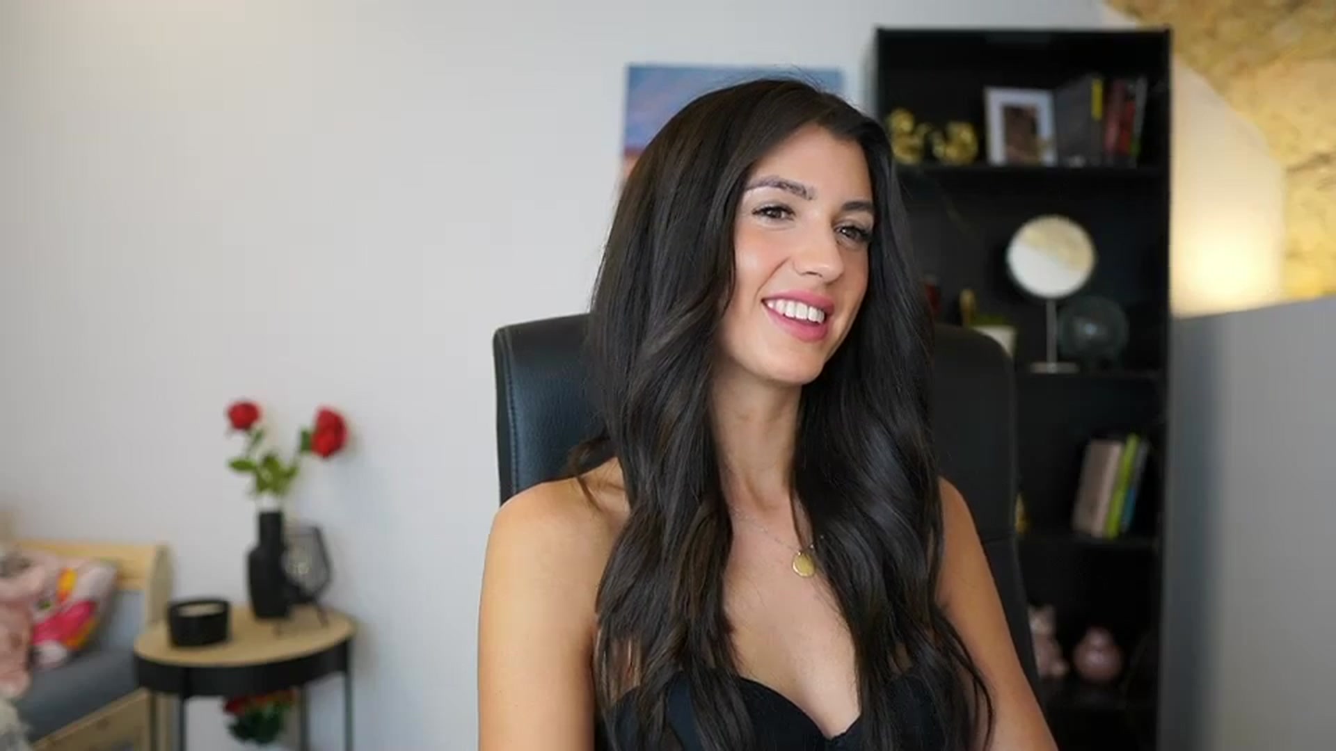 Gallery image thumbnail from Julia_Roca's myfreecams stream on, 12/20/2023, 20:11 image 16 of 20