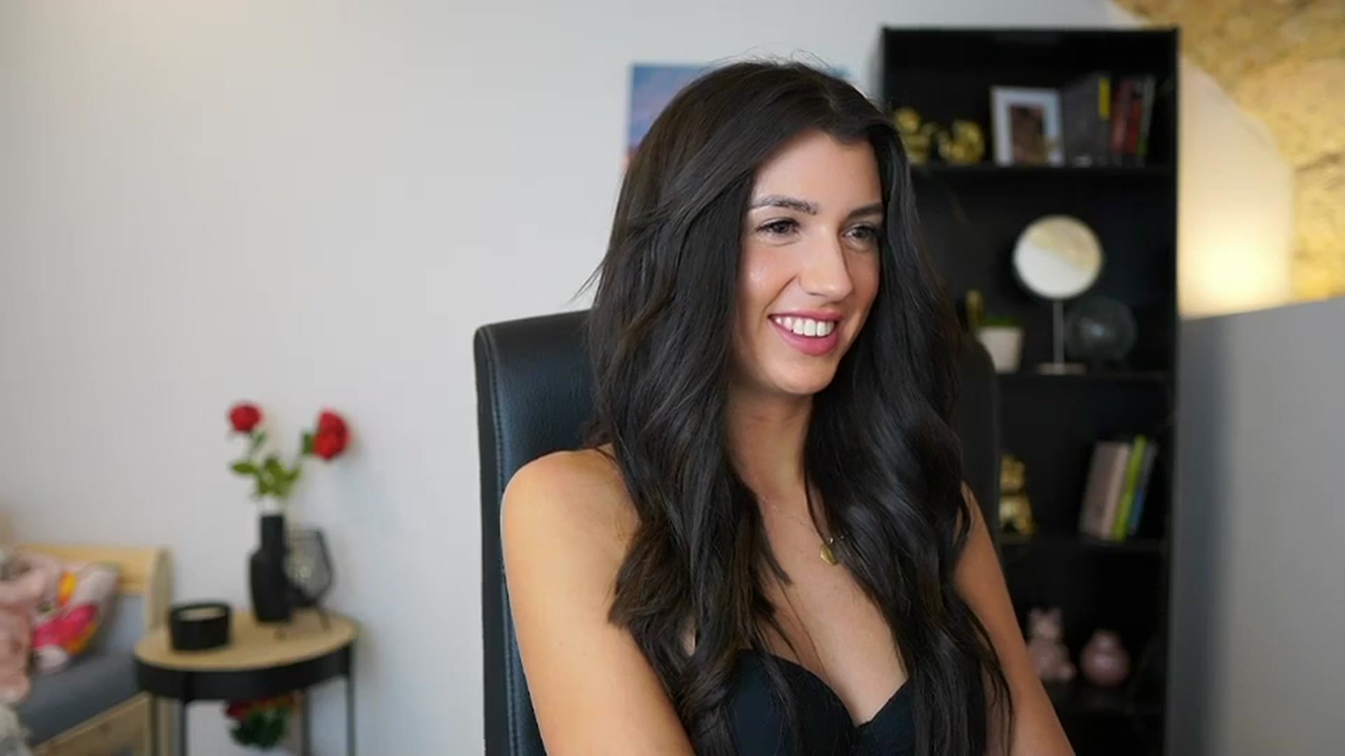 Gallery image thumbnail from Julia_Roca's myfreecams stream on, 12/20/2023, 20:11 image 14 of 20