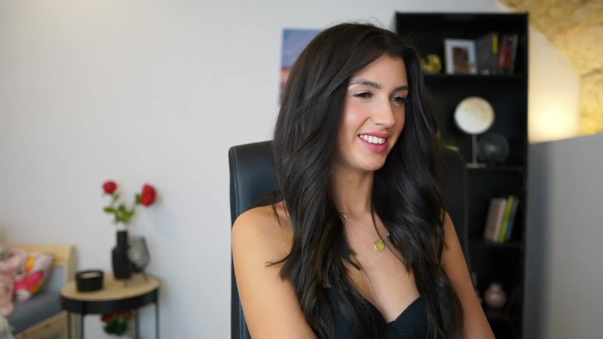 Gallery image thumbnail from Julia_Roca's myfreecams stream on, 12/20/2023, 20:11 image 11 of 20