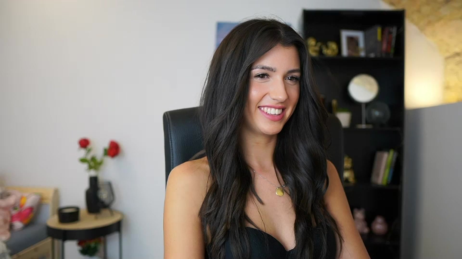 Gallery image thumbnail from Julia_Roca's myfreecams stream on, 12/20/2023, 20:11 image 13 of 20