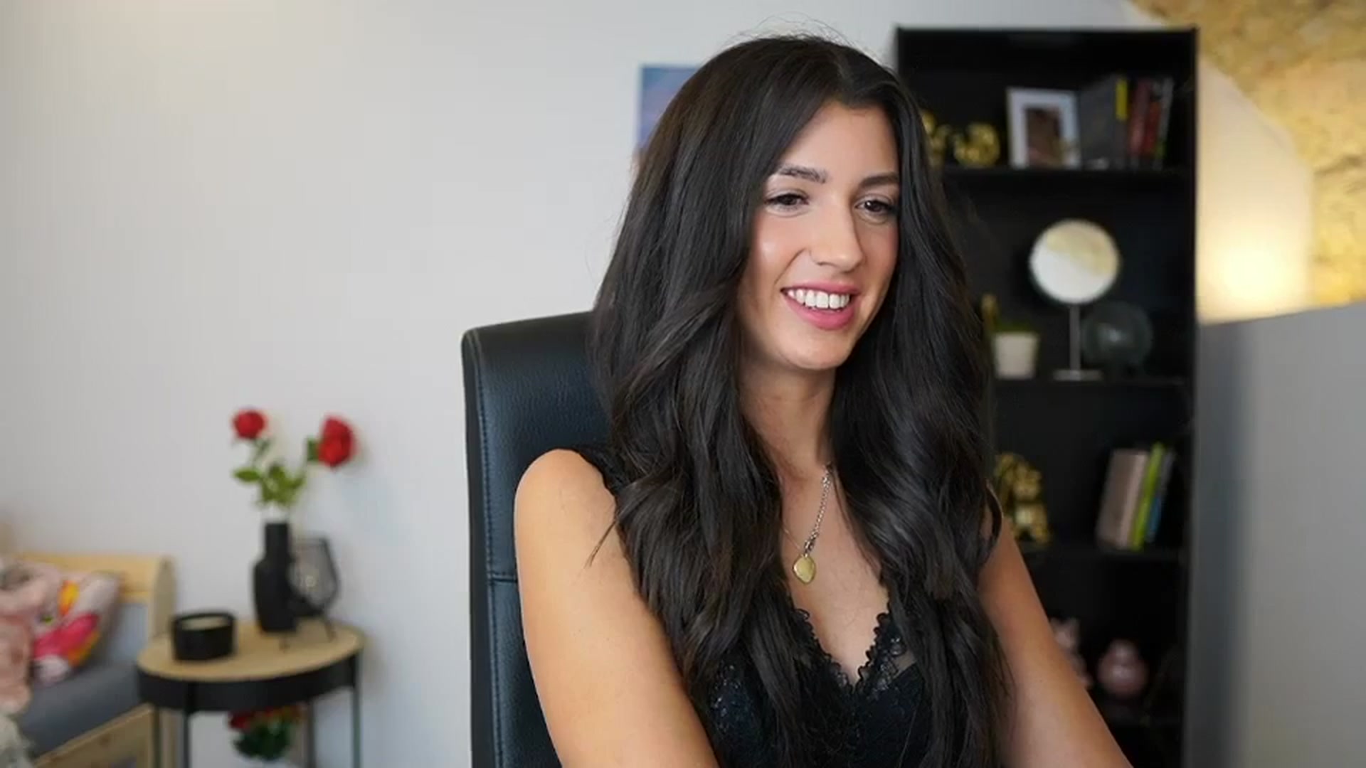 Gallery image thumbnail from Julia_Roca's myfreecams stream on, 12/20/2023, 20:11 image 3 of 20