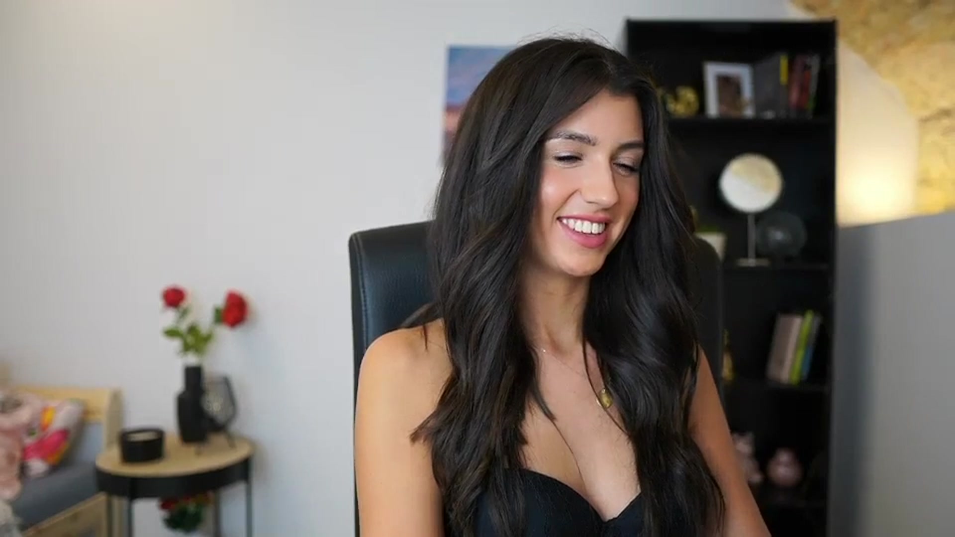 Gallery image thumbnail from Julia_Roca's myfreecams stream on, 12/20/2023, 20:11 image 12 of 20