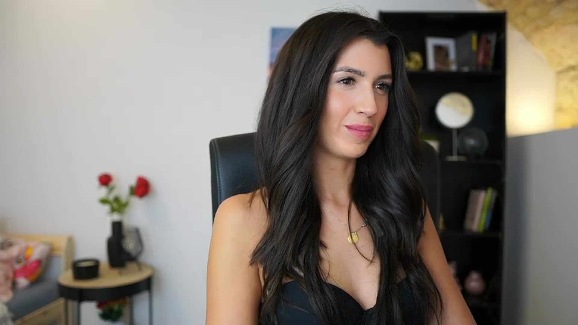 Gallery image thumbnail from Julia_Roca's myfreecams stream on, 12/20/2023, 20:11 image 9 of 20