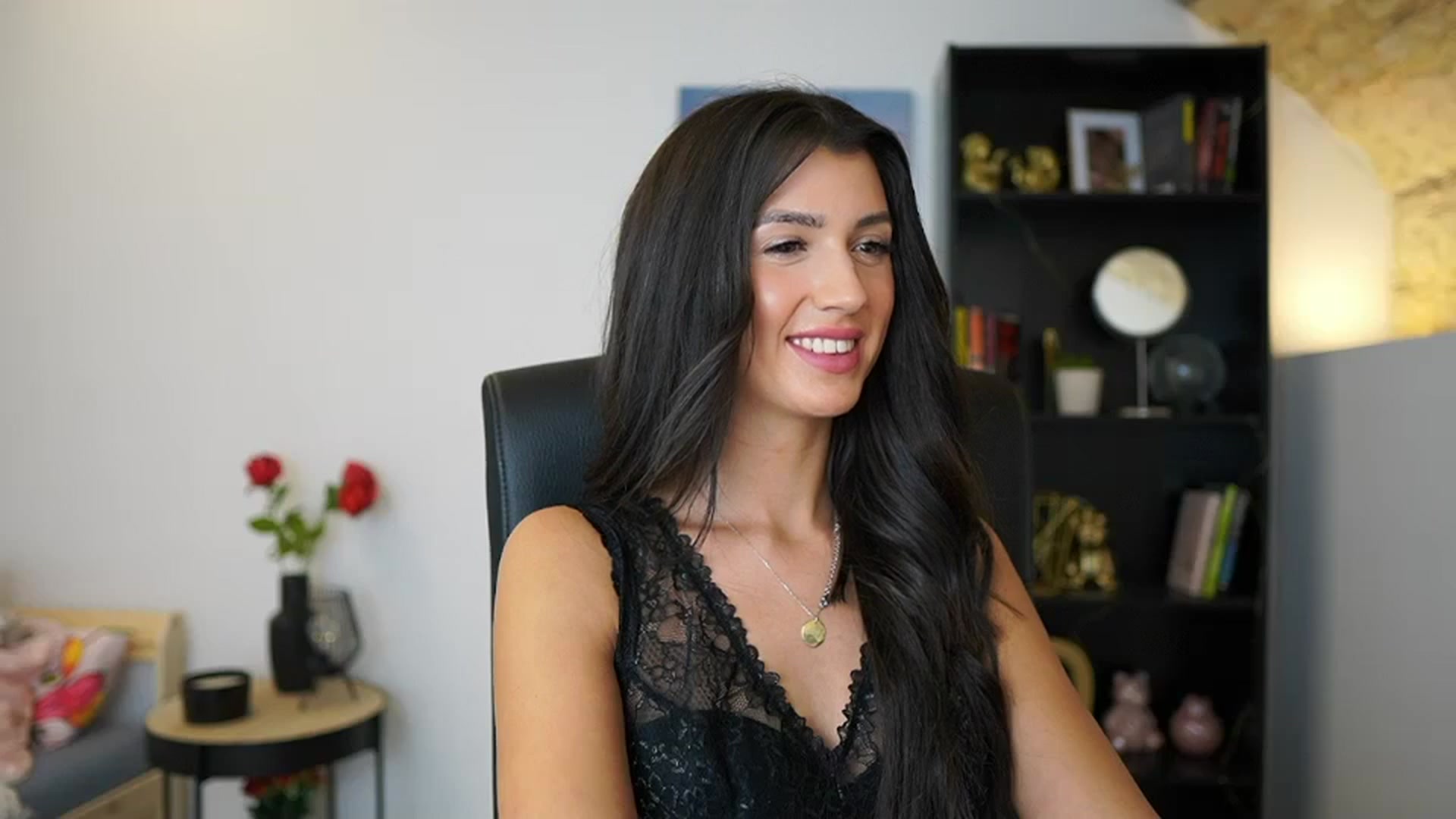 Gallery image thumbnail from Julia_Roca's myfreecams stream on, 12/20/2023, 21:09 image 18 of 20