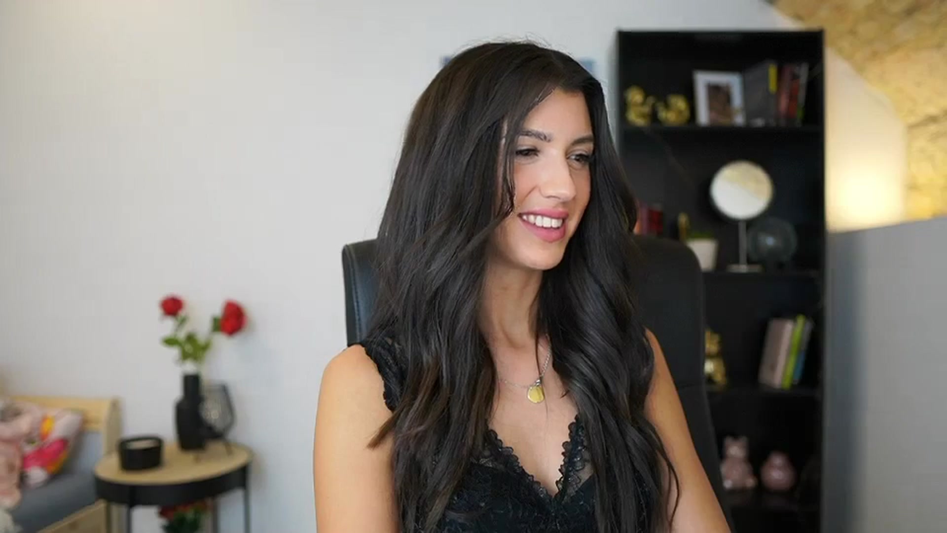 Gallery image thumbnail from Julia_Roca's myfreecams stream on, 12/20/2023, 21:09 image 7 of 20