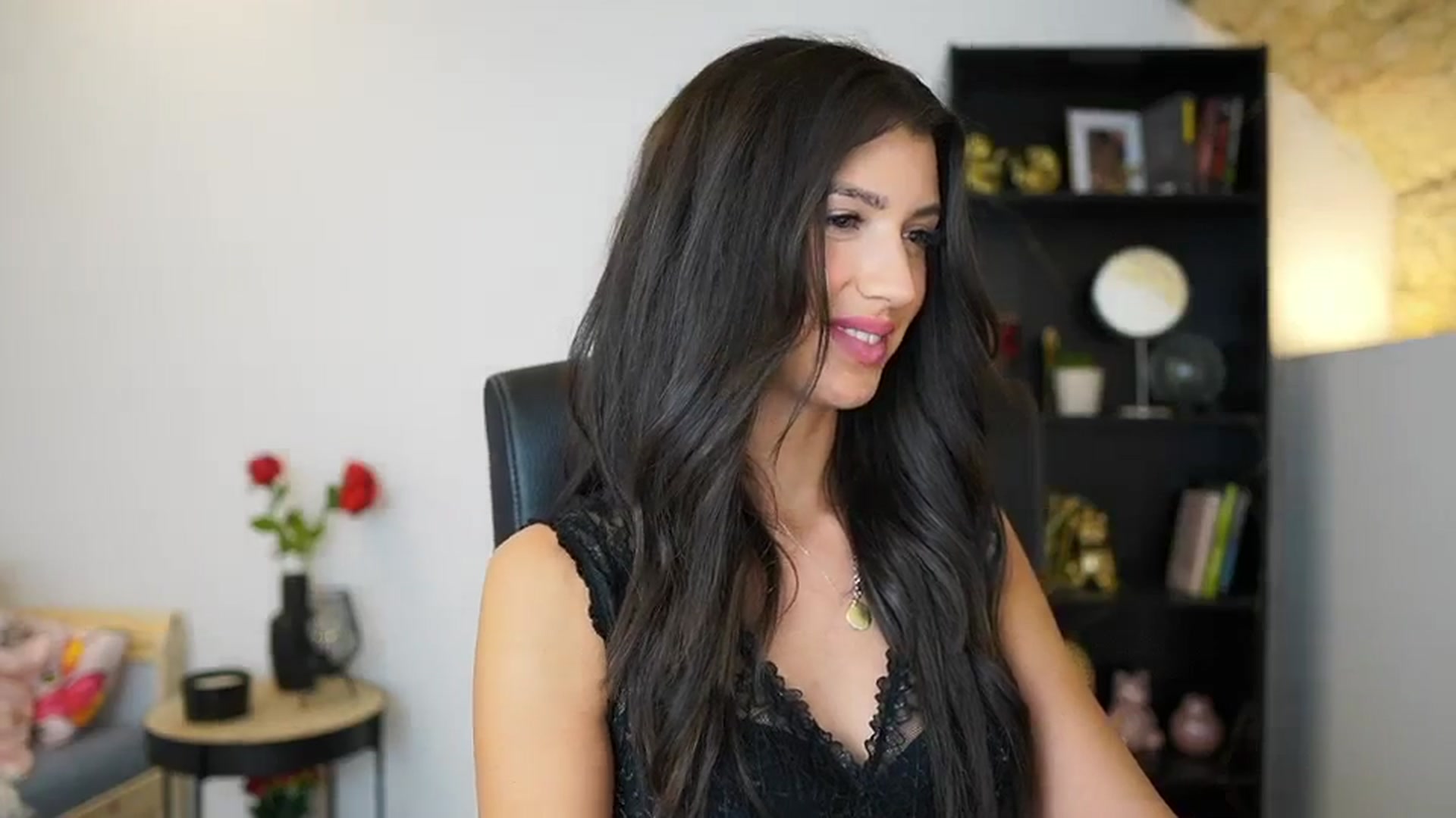 Gallery image thumbnail from Julia_Roca's myfreecams stream on, 12/20/2023, 21:09 image 9 of 20