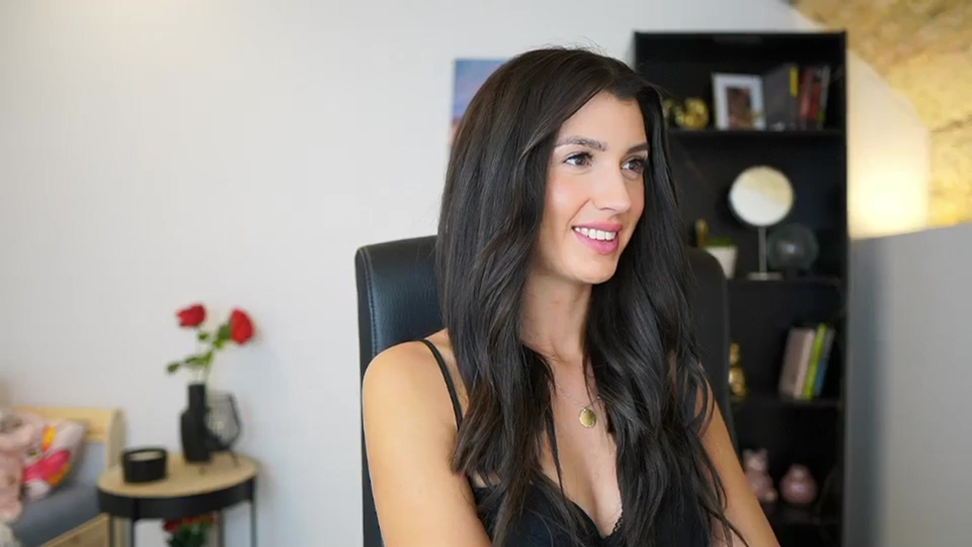 Gallery image thumbnail from Julia_Roca's myfreecams stream on, 12/20/2023, 22:30 image 13 of 20