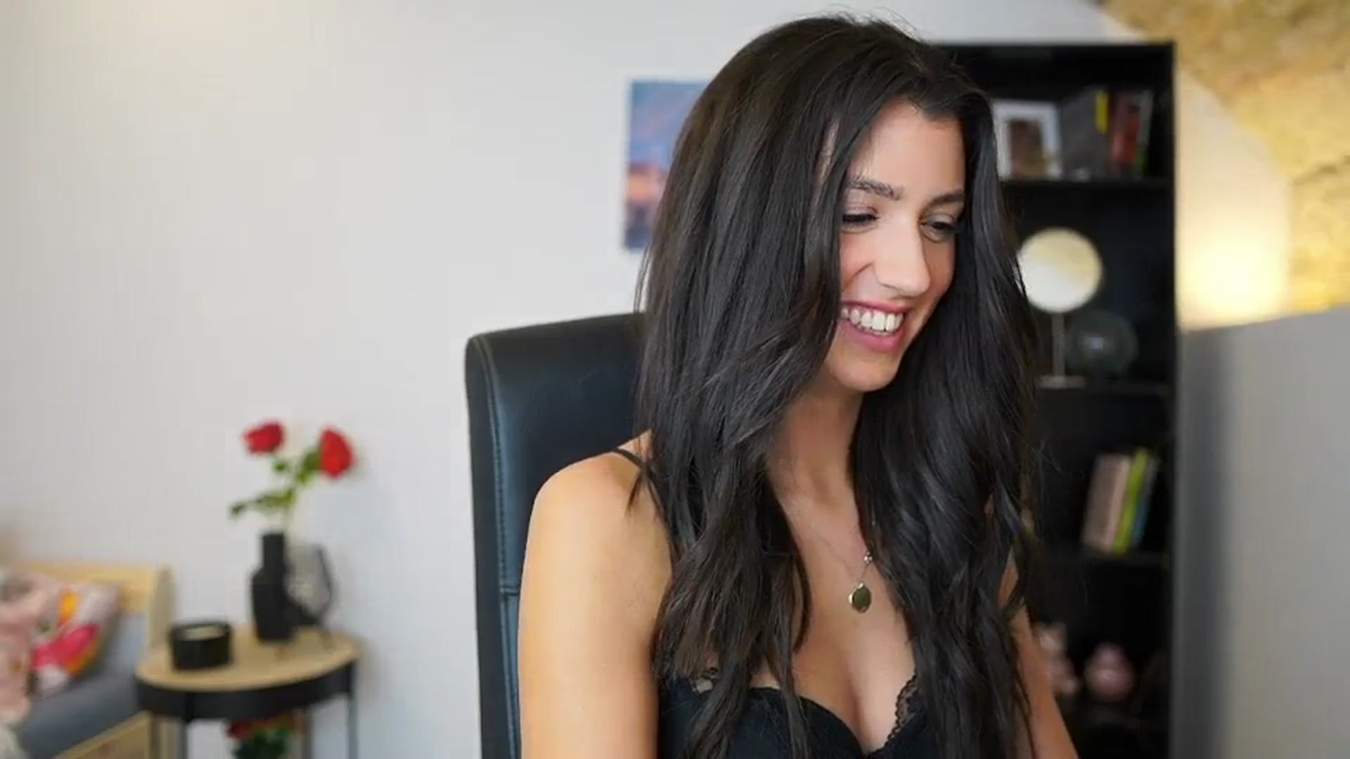 Gallery image thumbnail from Julia_Roca's myfreecams stream on, 12/20/2023, 22:30 image 12 of 20