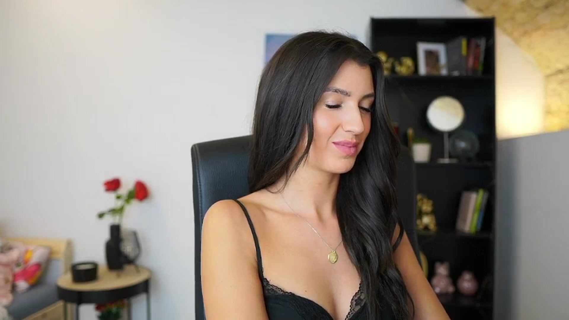 Gallery image thumbnail from Julia_Roca's myfreecams stream on, 12/20/2023, 22:30 image 17 of 20