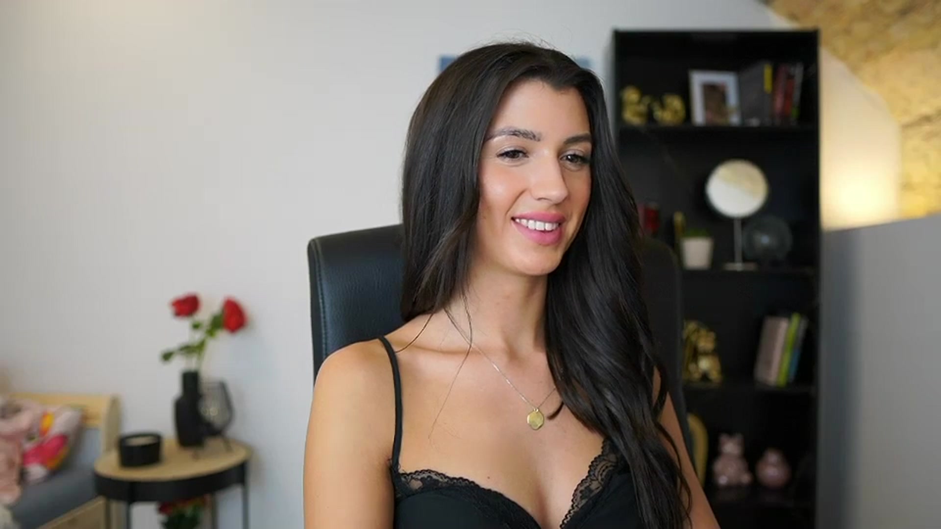 Gallery image thumbnail from Julia_Roca's myfreecams stream on, 12/20/2023, 22:30 image 16 of 20