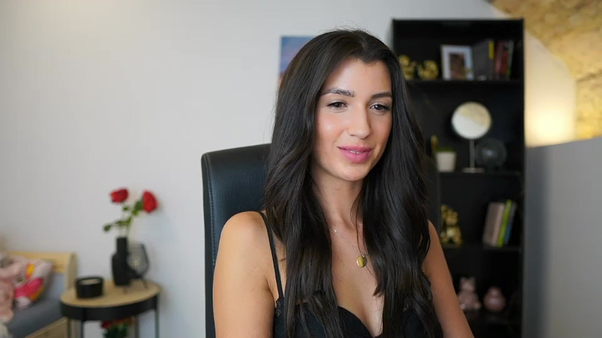 Gallery image thumbnail from Julia_Roca's myfreecams stream on, 12/21/2023, 24:01 image 3 of 20
