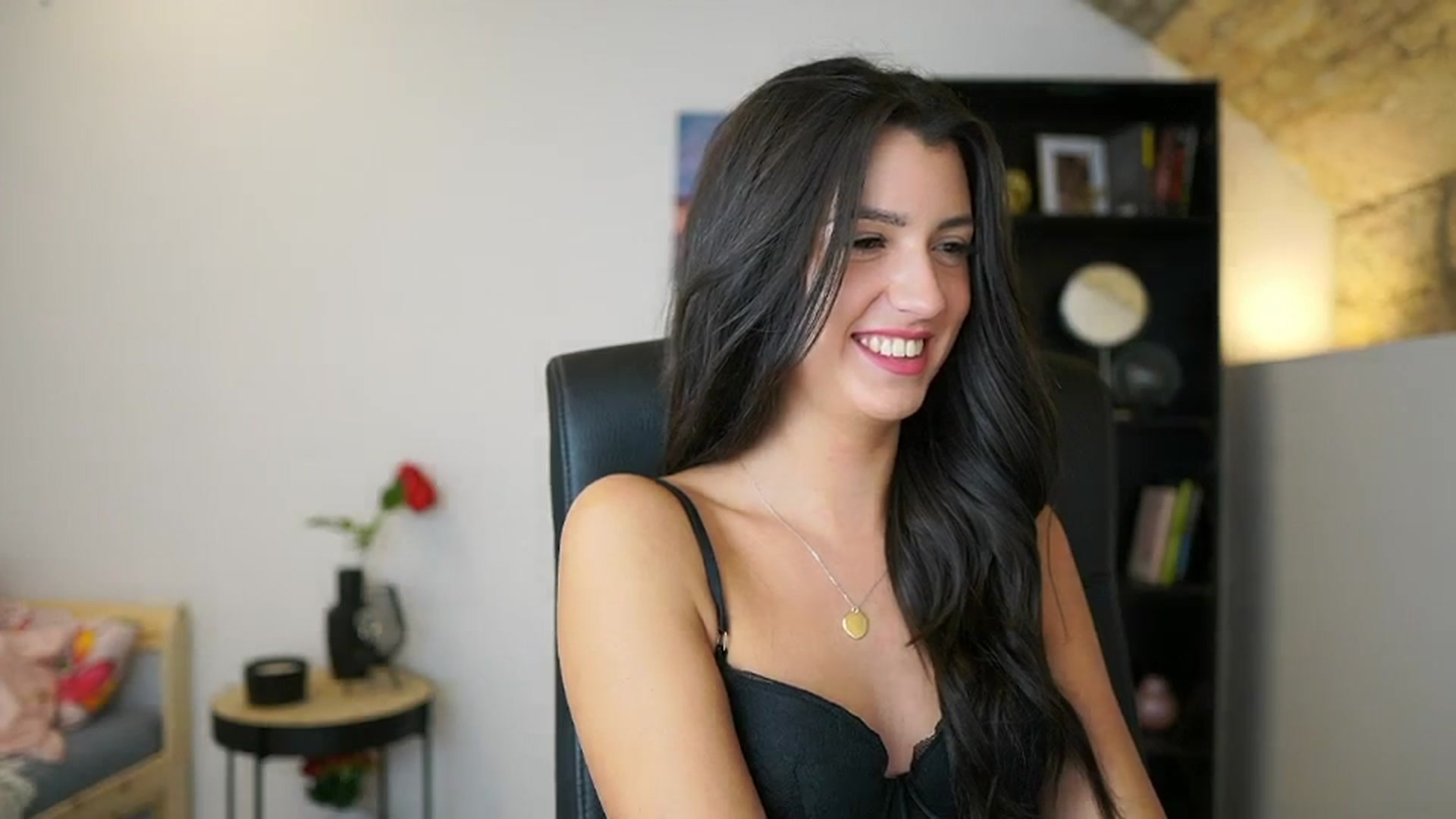 Gallery image thumbnail from Julia_Roca's myfreecams stream on, 12/21/2023, 20:18 image 20 of 20