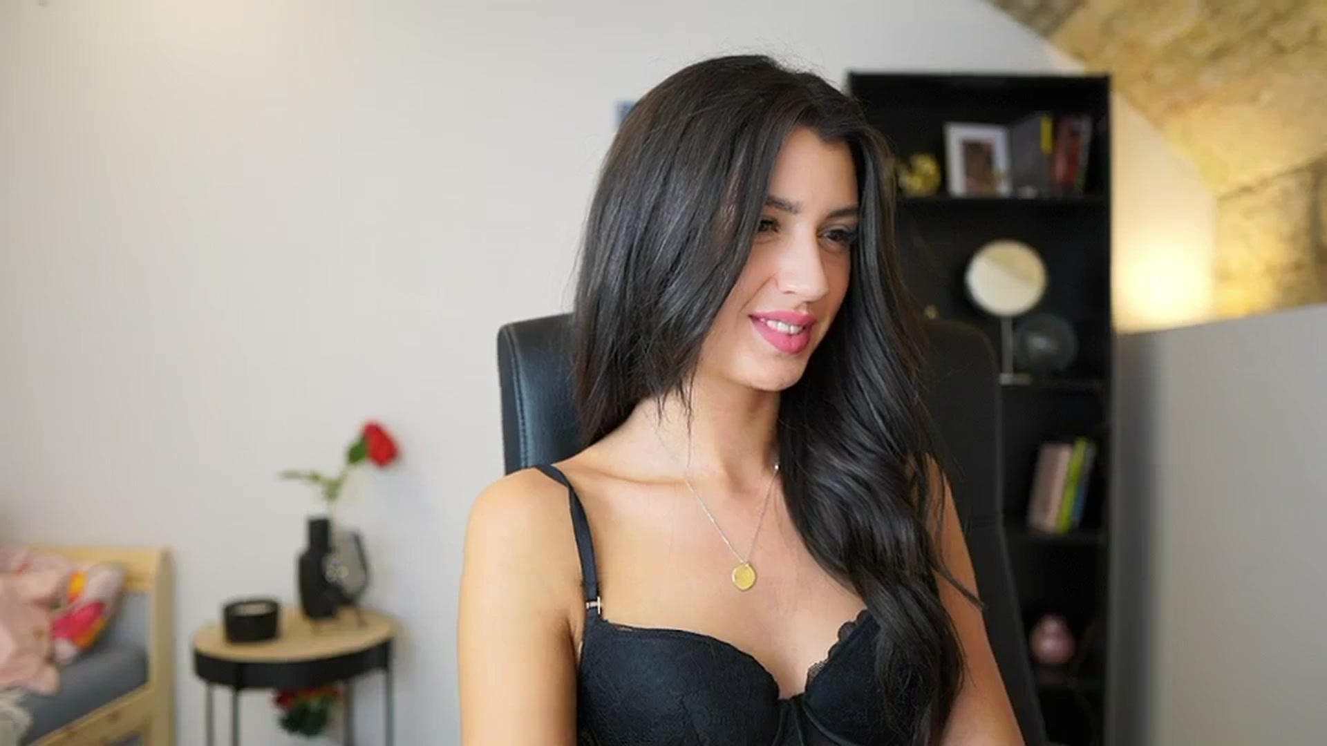 Gallery image thumbnail from Julia_Roca's myfreecams stream on, 12/21/2023, 20:18 image 8 of 20