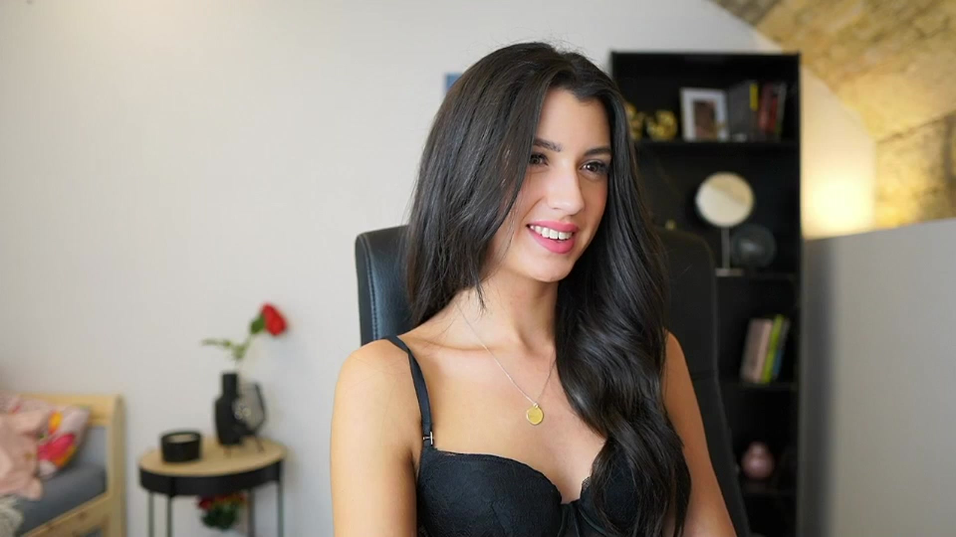 Gallery image thumbnail from Julia_Roca's myfreecams stream on, 12/21/2023, 20:18 image 9 of 20