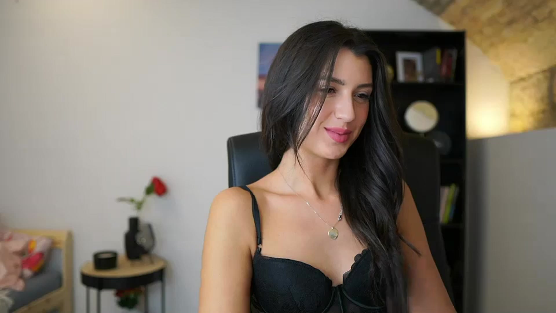 Gallery image thumbnail from Julia_Roca's myfreecams stream on, 12/21/2023, 20:18 image 5 of 20
