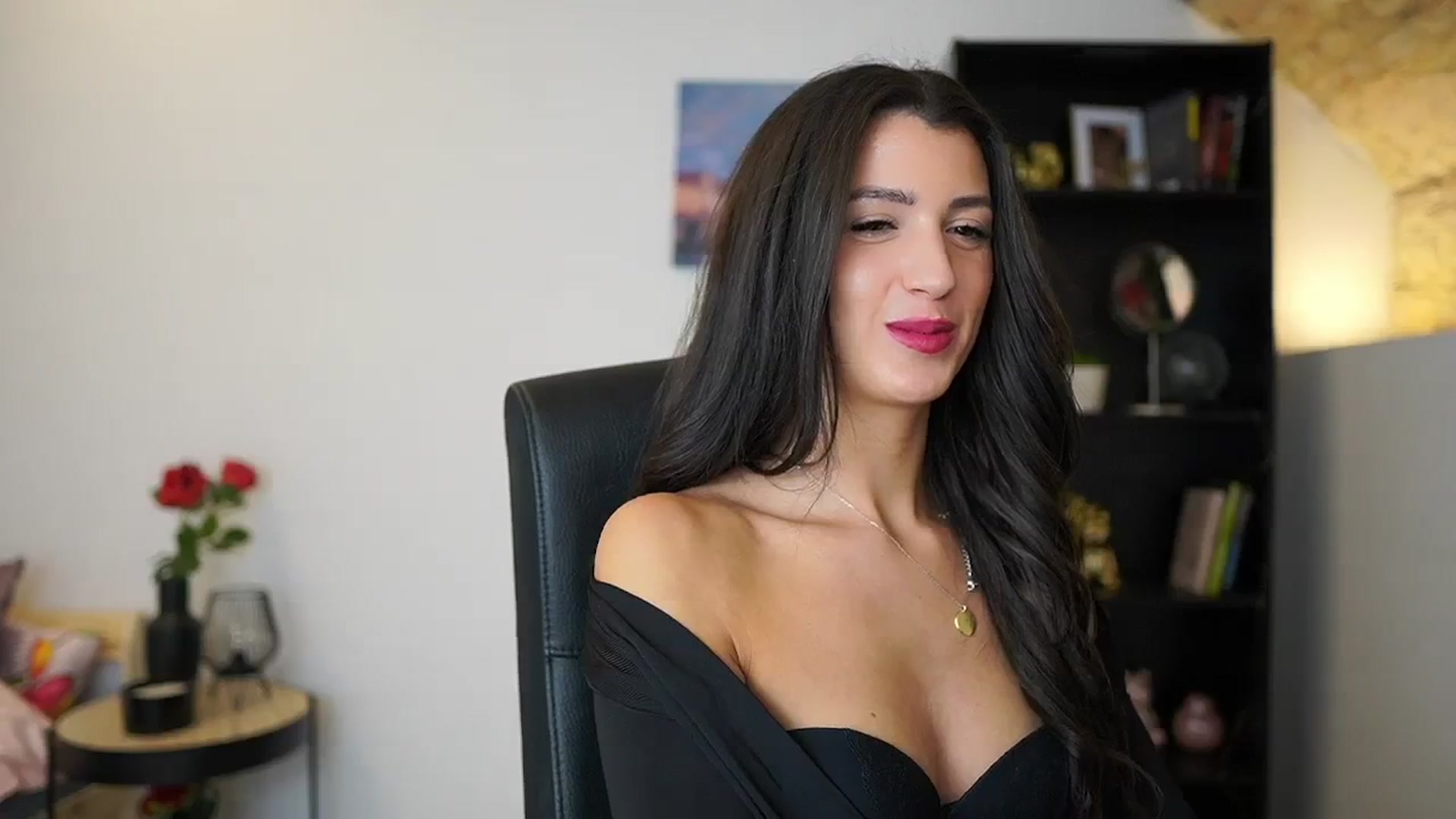 Gallery image thumbnail from Julia_Roca's myfreecams stream on, 12/26/2023, 10:05 image 14 of 20