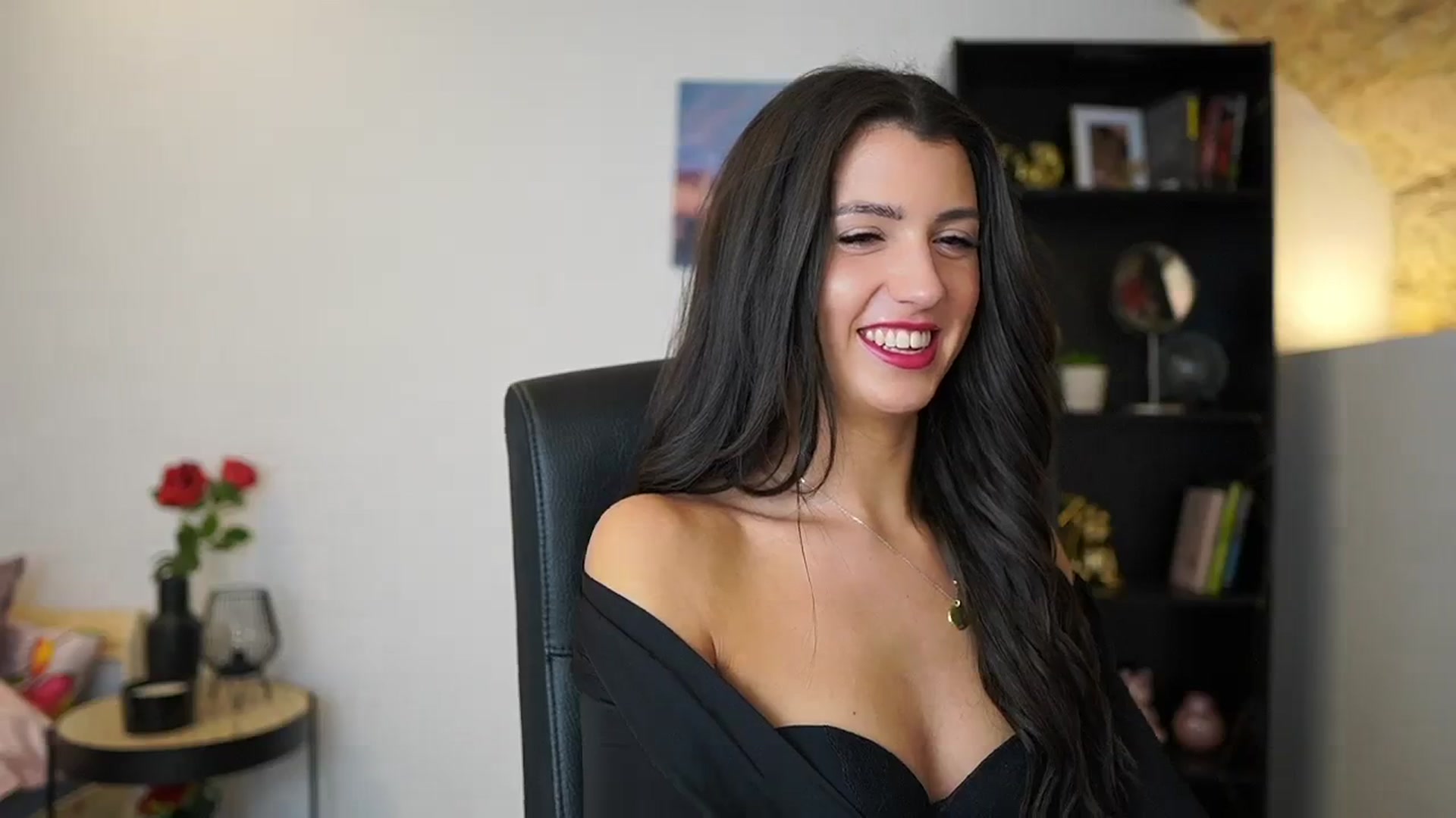 Gallery image thumbnail from Julia_Roca's myfreecams stream on, 12/26/2023, 10:05 image 15 of 20