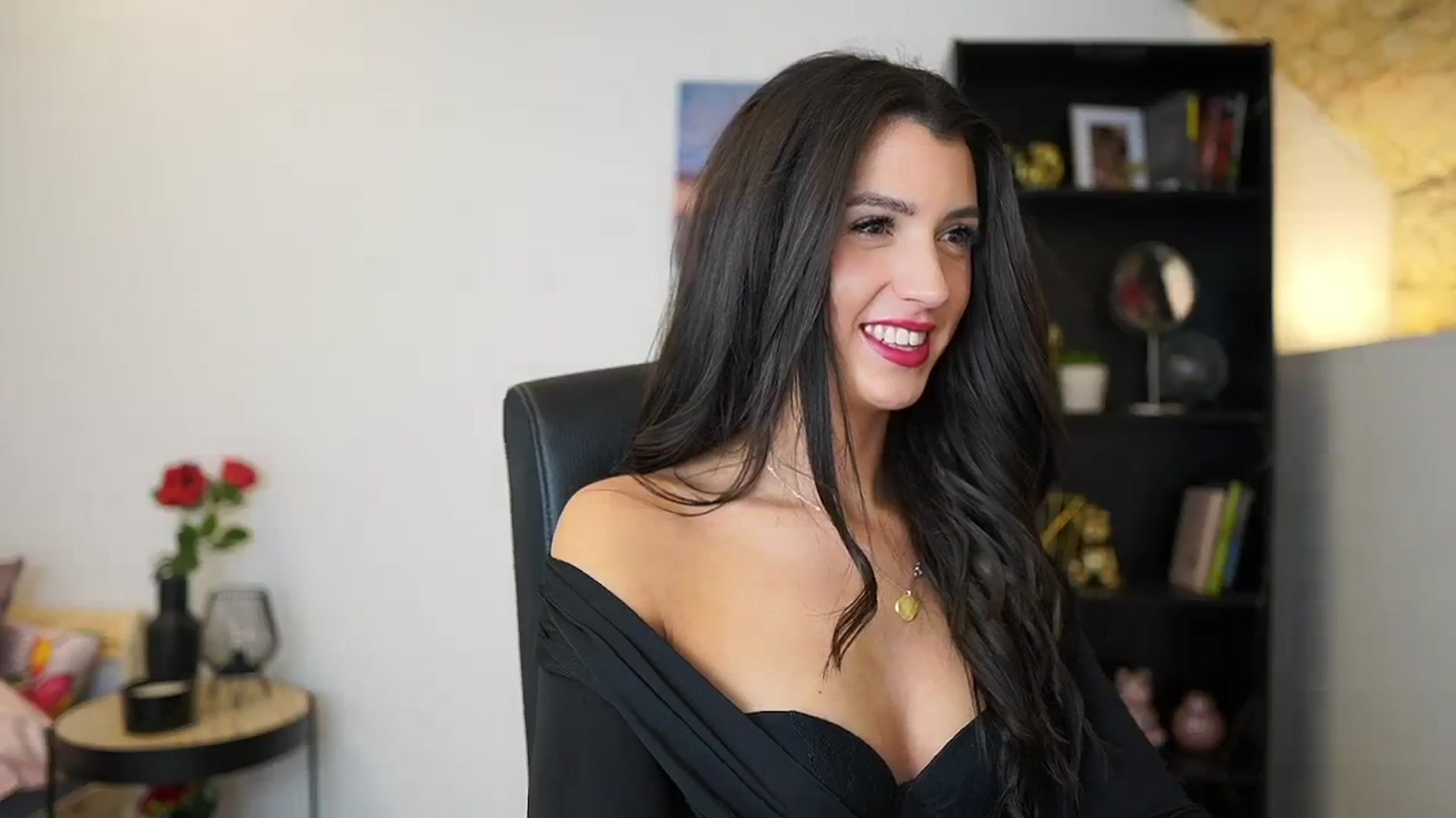 Gallery image thumbnail from Julia_Roca's myfreecams stream on, 12/26/2023, 10:05 image 13 of 20