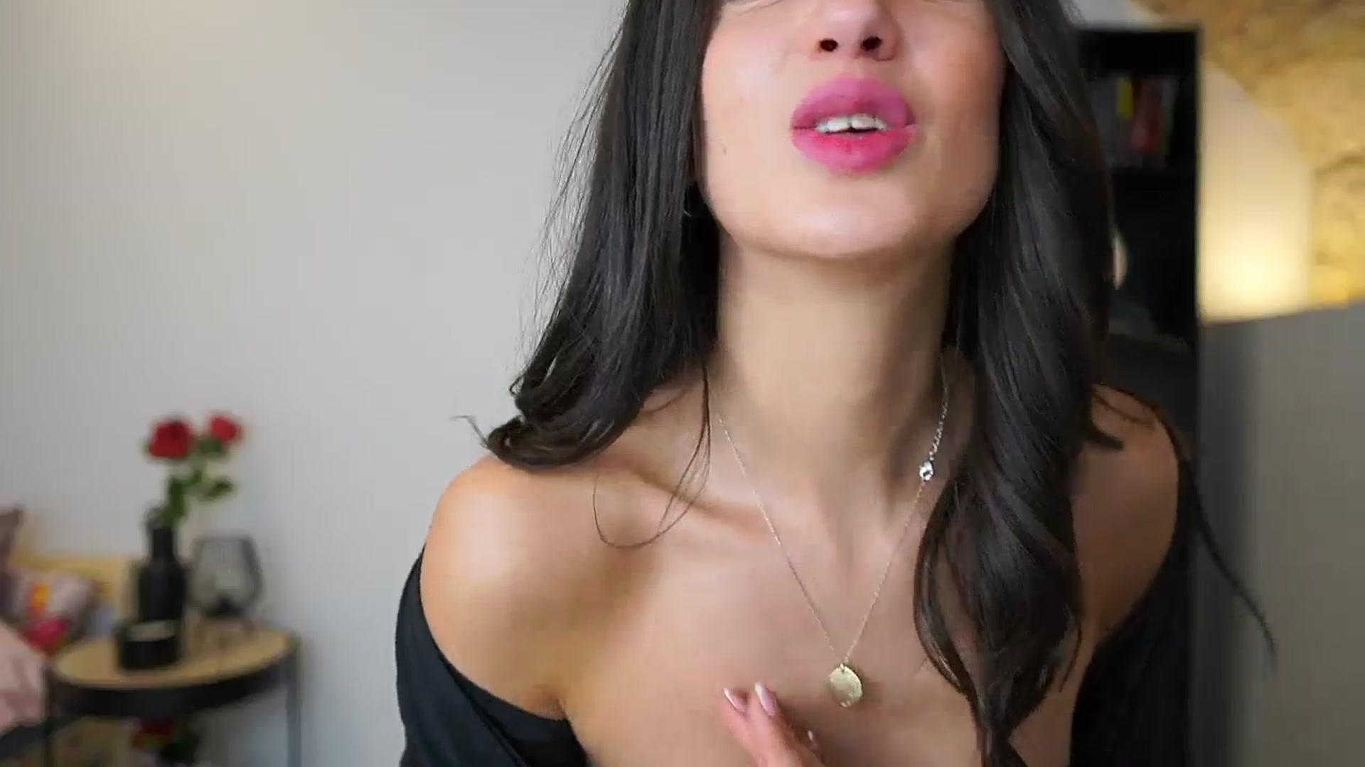 Gallery image thumbnail from Julia_Roca's myfreecams stream on, 12/26/2023, 11:00 image 16 of 20